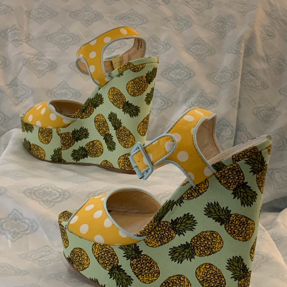 Chinese Laundry Pineapple Print Wedges